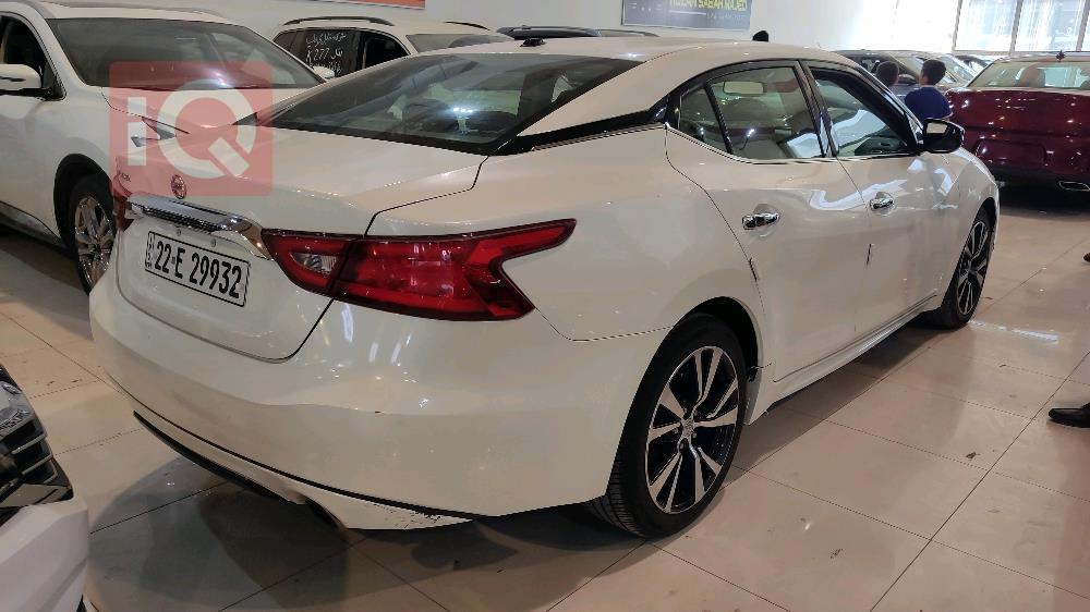 Nissan Maxima